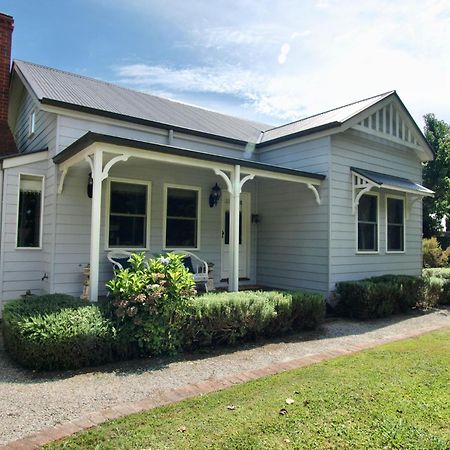 Collins Cottage - Luxury Accommodation Bright Exterior photo