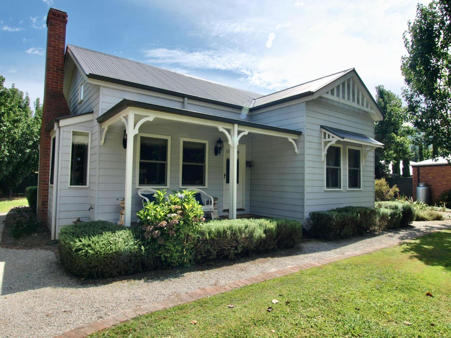 Collins Cottage - Luxury Accommodation Bright Exterior photo